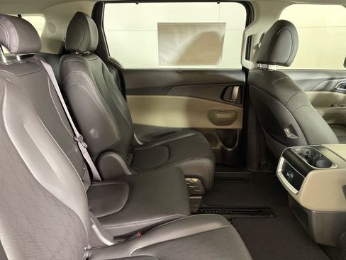 New 2026 Kia Carnival EX image 16