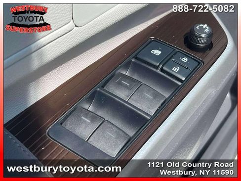 Used 2021 Toyota Sienna XLE AWD/4WD image 17
