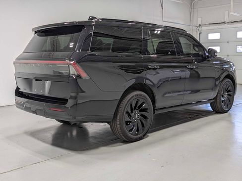 Certified 2025 Lincoln Navigator Reserve w/ Jet Appearance Package AWD/4WD image 8