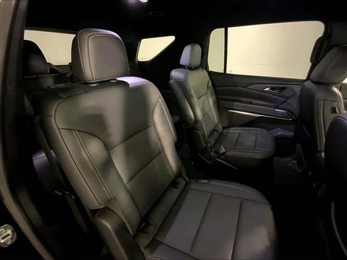 Used 2025 Chevrolet Traverse LT image 23