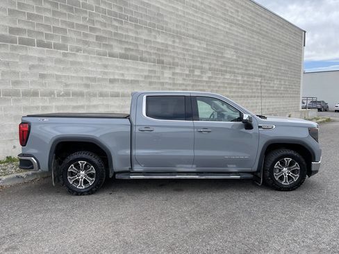 Used 2024 GMC Sierra 1500 SLE w/ Preferred Package AWD/4WD image 3