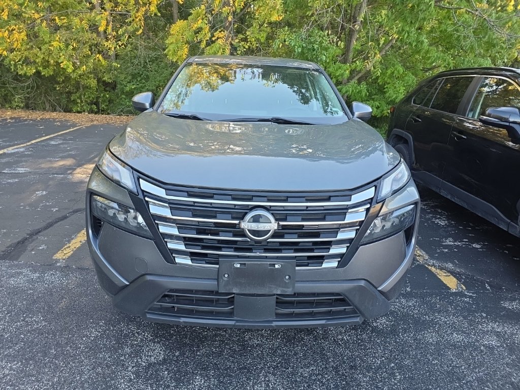 Used 2024 Nissan Rogue SV AWD/4WD image 2