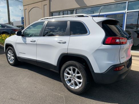 Used 2018 Jeep Cherokee Latitude Plus w/ Comfort/Convenience Group AWD/4WD image 5