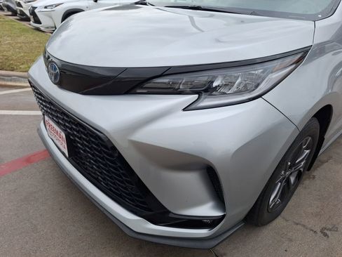 Used 2025 Toyota Sienna XSE image 10