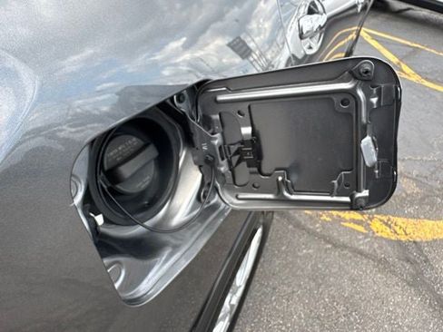 Used 2018 Nissan Rogue SV FWD image 21