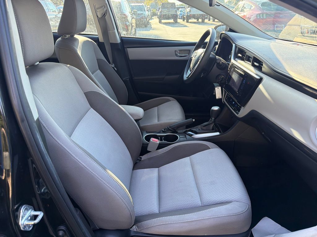 Used 2018 Toyota Corolla LE FWD image 21