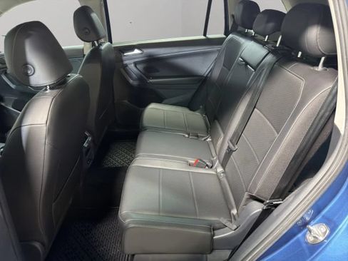 Used 2018 Volkswagen Tiguan SE AWD/4WD image 16