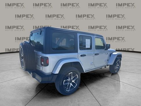 Used 2024 Jeep Wrangler Unlimited w/ Convenience Group image 5
