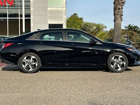Used 2023 Hyundai Elantra Limited image 3