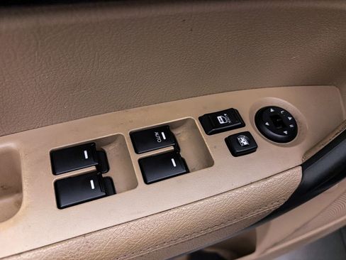 Used 2013 Kia Sorento LX image 12