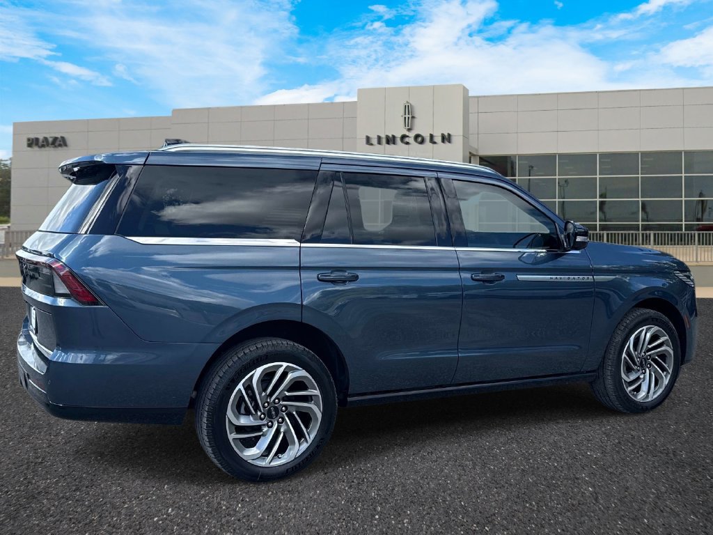 New 2027 Lincoln Navigator Reserve AWD/4WD image 3
