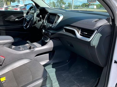 Used 2022 GMC Terrain SLT w/ Tech Package image 19