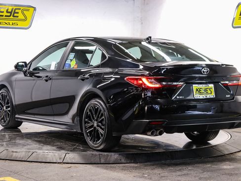 Used 2026 Toyota Camry SE FWD image 2