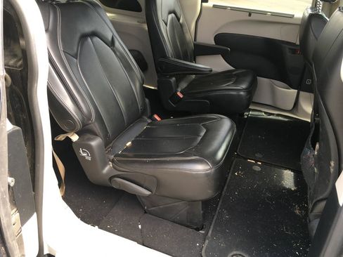 Used 2020 Chrysler Voyager Lxi FWD image 8