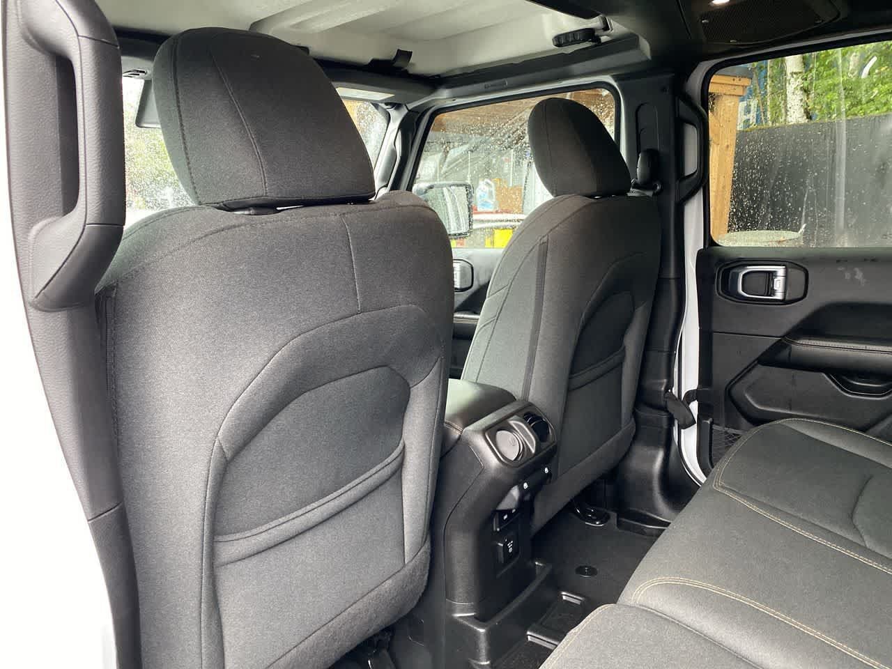 Used 2024 Jeep Wrangler Unlimited Sahara AWD/4WD image 15