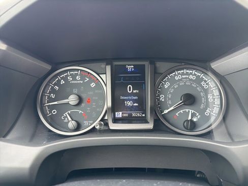 Used 2022 Toyota Tacoma TRD Off-Road AWD/4WD image 12