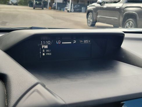 Used 2022 Subaru Forester Premium AWD/4WD image 29