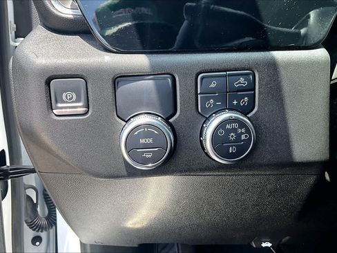 Used 2025 GMC Sierra 1500 SLT RWD image 36