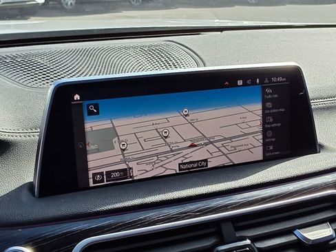 Used 2020 BMW 750i xDrive w/ M Sport Package image 39