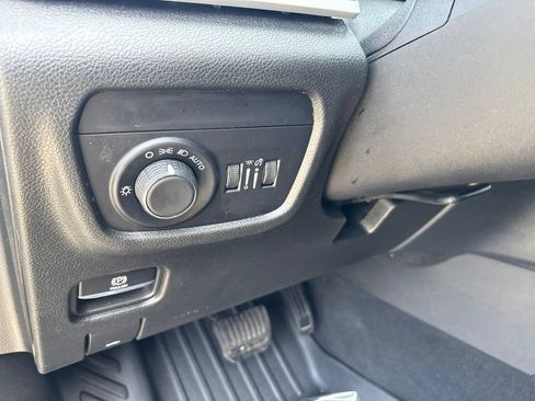 Used 2023 Jeep Grand Cherokee L Laredo AWD/4WD image 16