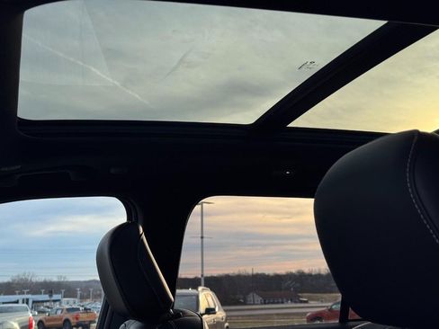 New 2025 Jeep Grand Cherokee Limited image 16