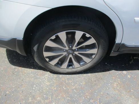 Used 2015 Subaru Outback 2.5i Limited AWD/4WD image 6