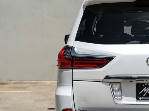 Used 2017 Lexus LX 570 4WD w/ Luxury Package image 51