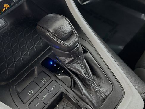 Used 2020 Toyota RAV4 LE image 20