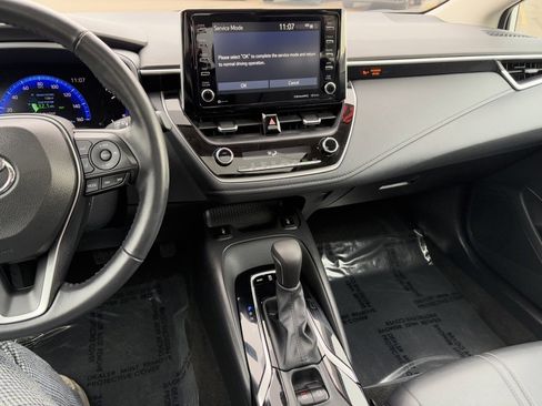 Certified 2021 Toyota Corolla XLE image 23
