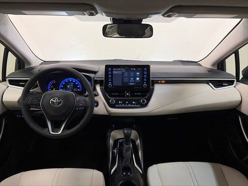 Used 2020 Toyota Corolla XLE image 32