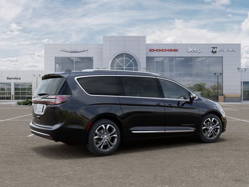 New 2026 Chrysler Pacifica Pinnacle image 4