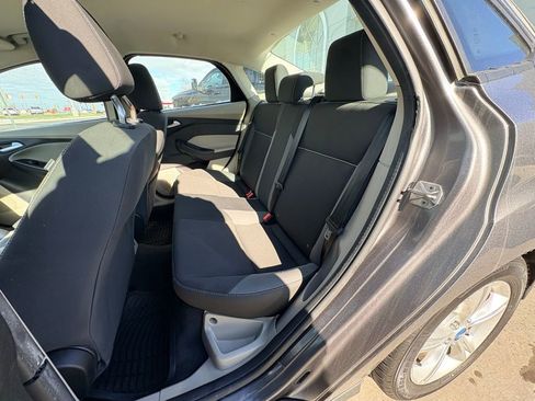 Used 2014 Ford Focus SE w/ SE Winter Package image 12