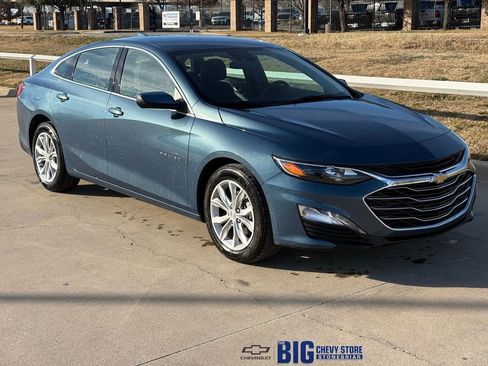 Used 2025 Chevrolet Malibu LT image 1