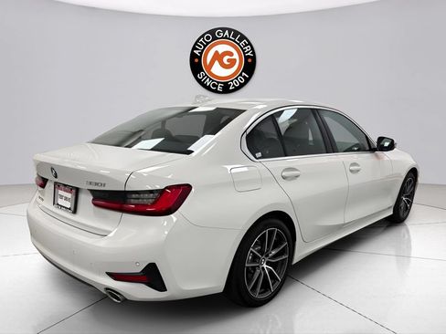 Used 2021 BMW 330i Sedan w/ Convenience Package RWD image 3