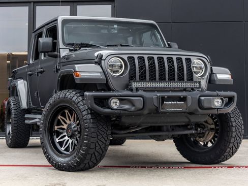 Used 2021 Jeep Gladiator Overland AWD/4WD image 2