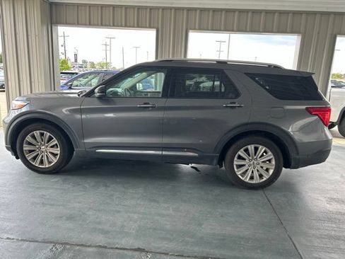 Used 2024 Ford Explorer Limited w/ Equipment Group 301A RWD image 2
