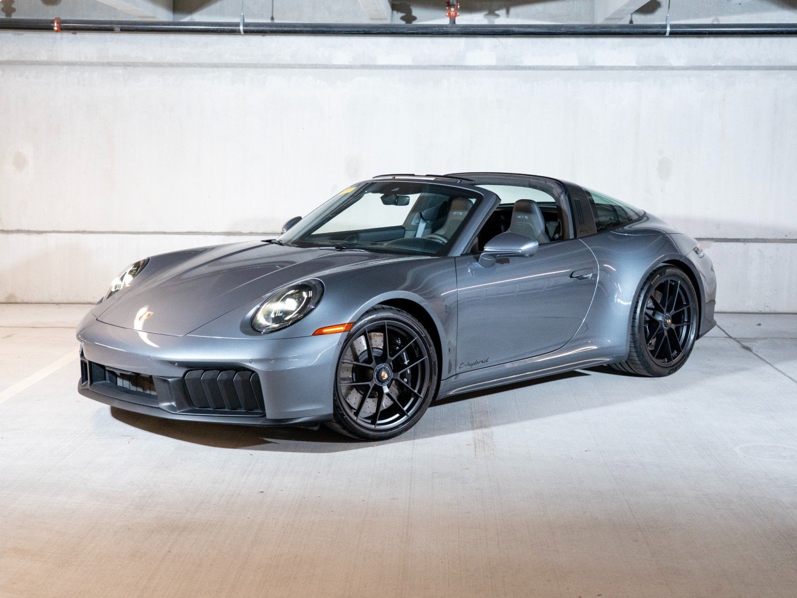 Certified 2026 Porsche 911 Targa 4 GTS AWD/4WD image 1