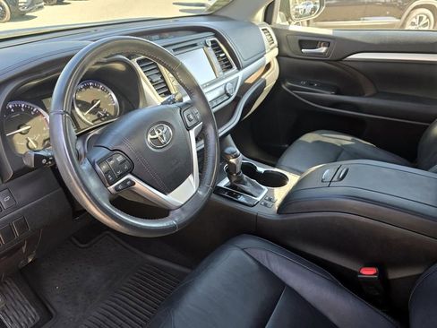 Used 2016 Toyota Highlander XLE image 23