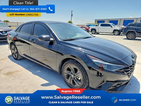 Used 2023 Hyundai Elantra SEL w/ Preferred Accessory Package FWD image 5
