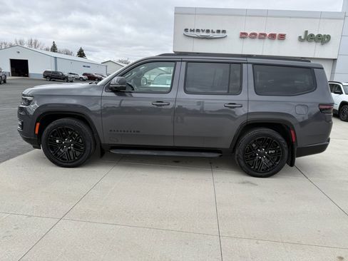 Used 2023 Jeep Wagoneer Series II image 5