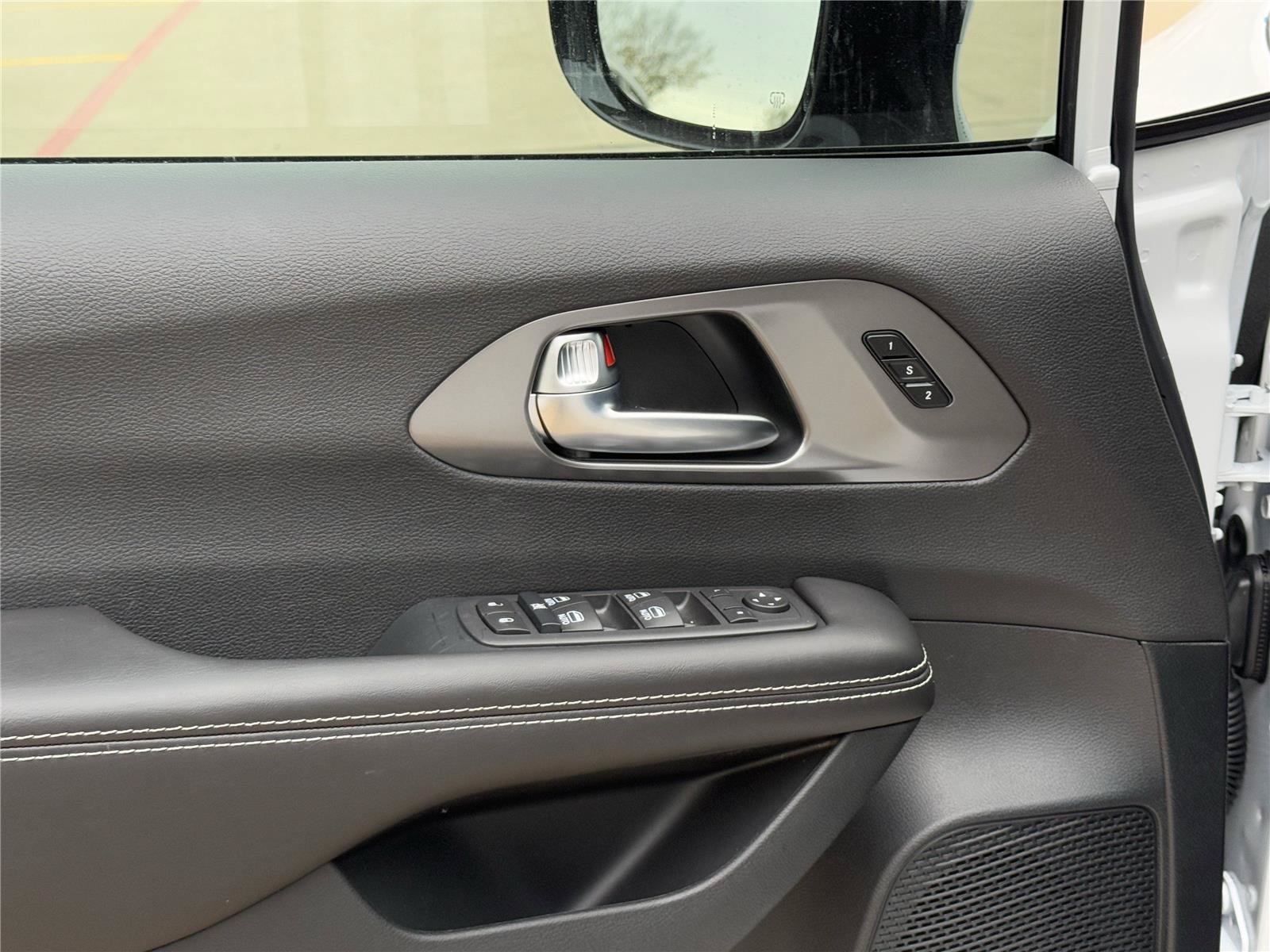 New 2026 Chrysler Pacifica Select w/ S Appearance Package FWD image 12