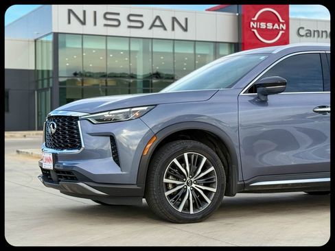 Used 2023 INFINITI QX60 Sensory w/ Vision Package FWD image 2