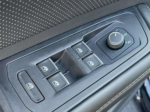 Certified 2024 Volkswagen Atlas Cross Sport SE FWD image 17