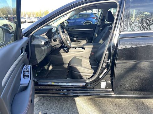 New 2025 Nissan Altima 2.5 SR image 9