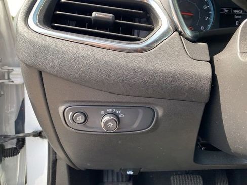 Used 2021 Chevrolet Equinox LS w/ LS Convenience Package image 17