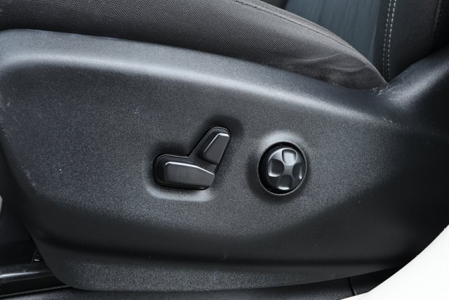Used 2023 Chrysler Voyager LX FWD image 21