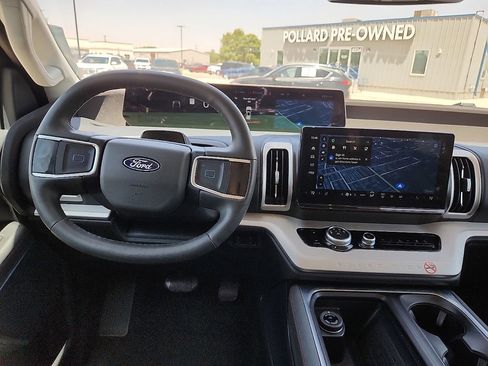 Used 2025 Ford Expedition Max Active AWD/4WD image 6