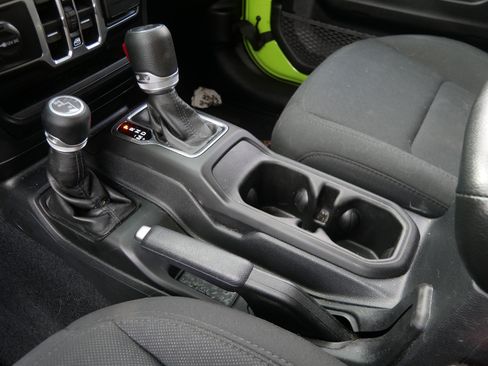 Used 2021 Jeep Wrangler Unlimited Sport image 23