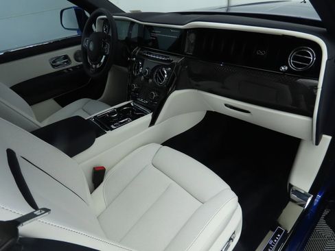 New 2026 Rolls-Royce Cullinan Black Badge image 18