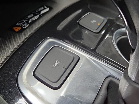 Used 2023 Chevrolet Equinox Premier image 24